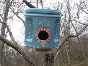 DIY Folgers Upcycled Bird house