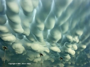 Green living: Mammatus Clouds photo by Share 2 Aware