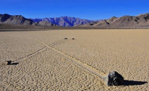 Green Living: Death Valley Sailing Stones