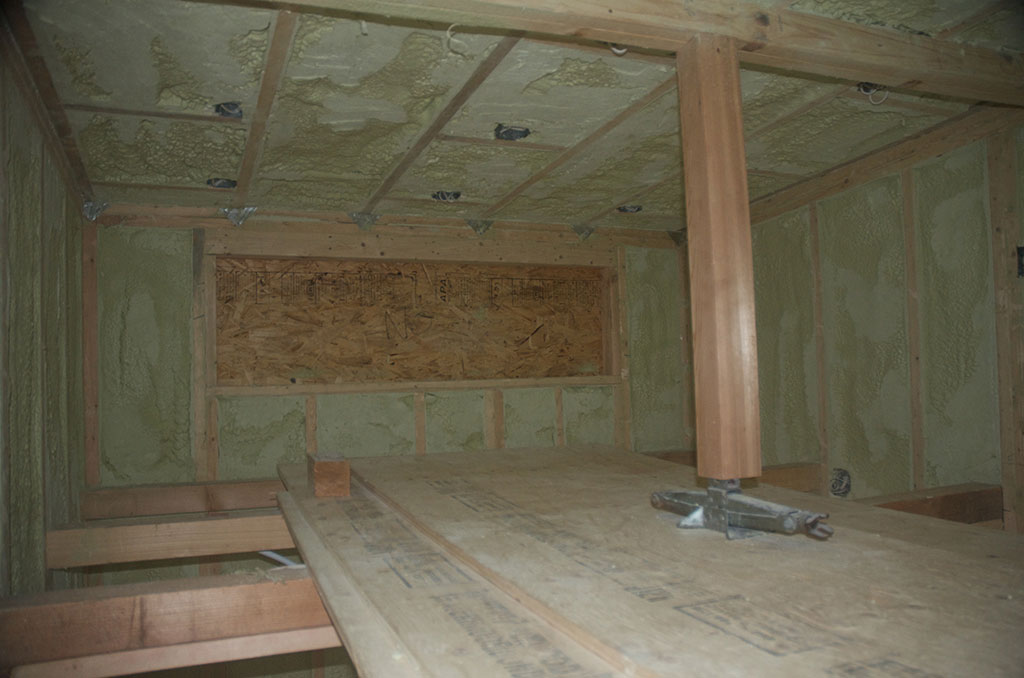 Loft and ceiling of tiny house insulation